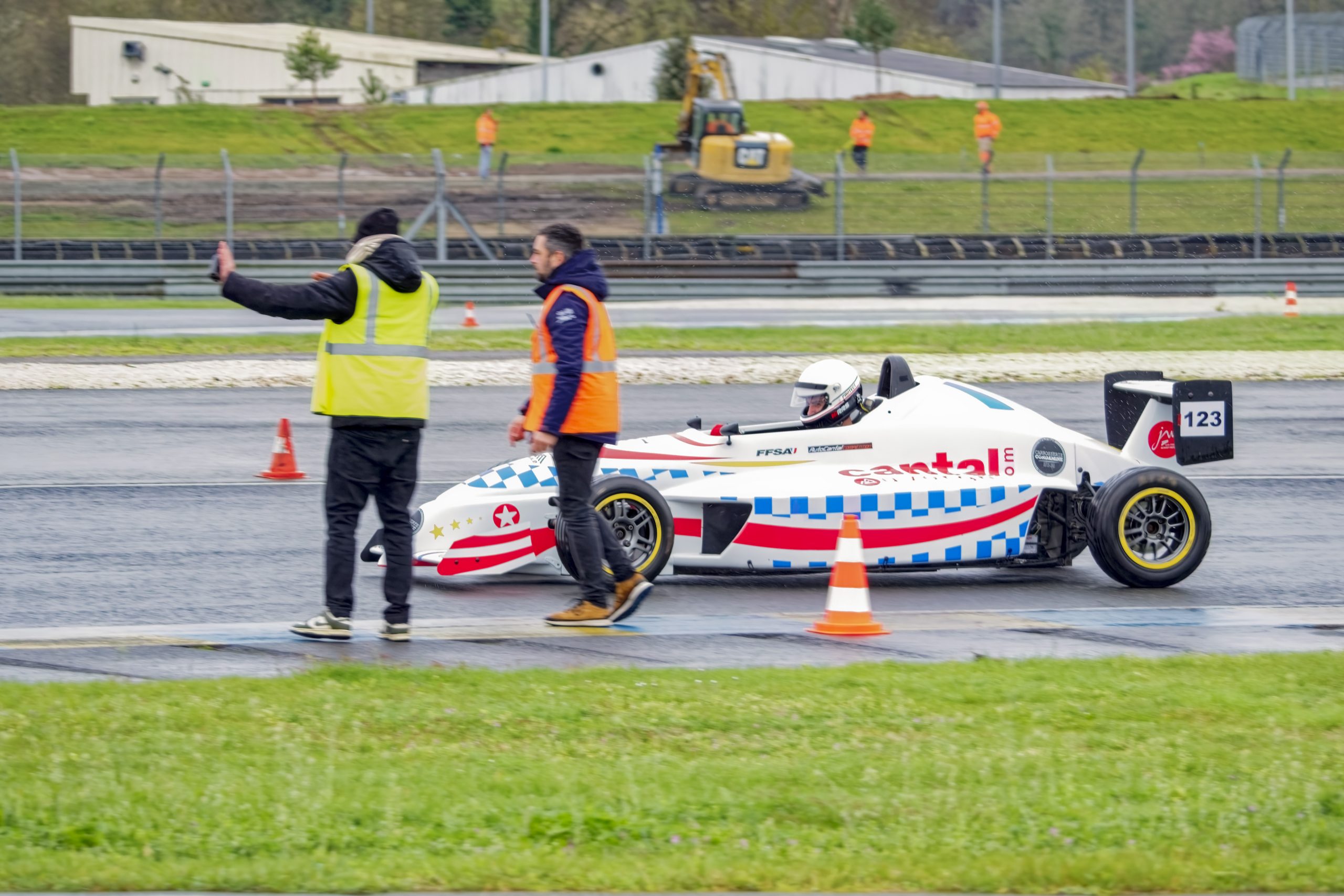 AUTOMOBILE SAISON 2025LE MANS/SARTHE/FRANCECIRCUIT DES 24 HEURES/PISTE MAISON BLANCHEMERCREDI 12 MARS 2025FFSA LES LYCEES DANS LA COURSETEAM LYCEE MONNET-MERMOZ (123/ SIMON ROUCHES & JOE DELPORT/MYGALE)