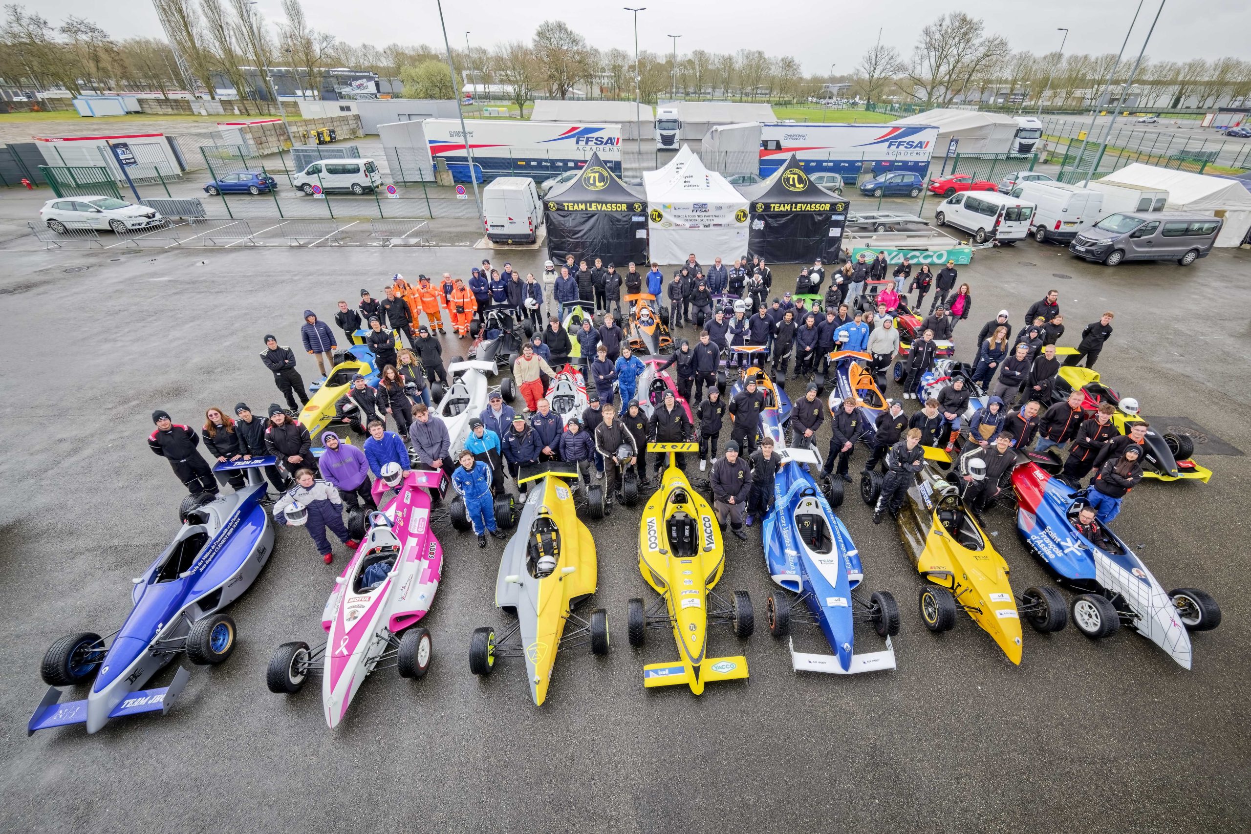 AUTOMOBILE SAISON 2025LE MANS/SARTHE/FRANCECIRCUIT DES 24 HEURES/PISTE MAISON BLANCHEMERCREDI 12 MARS 2025FFSA LES LYCEES DANS LA COURSELA PHOTO DE FAMILLE